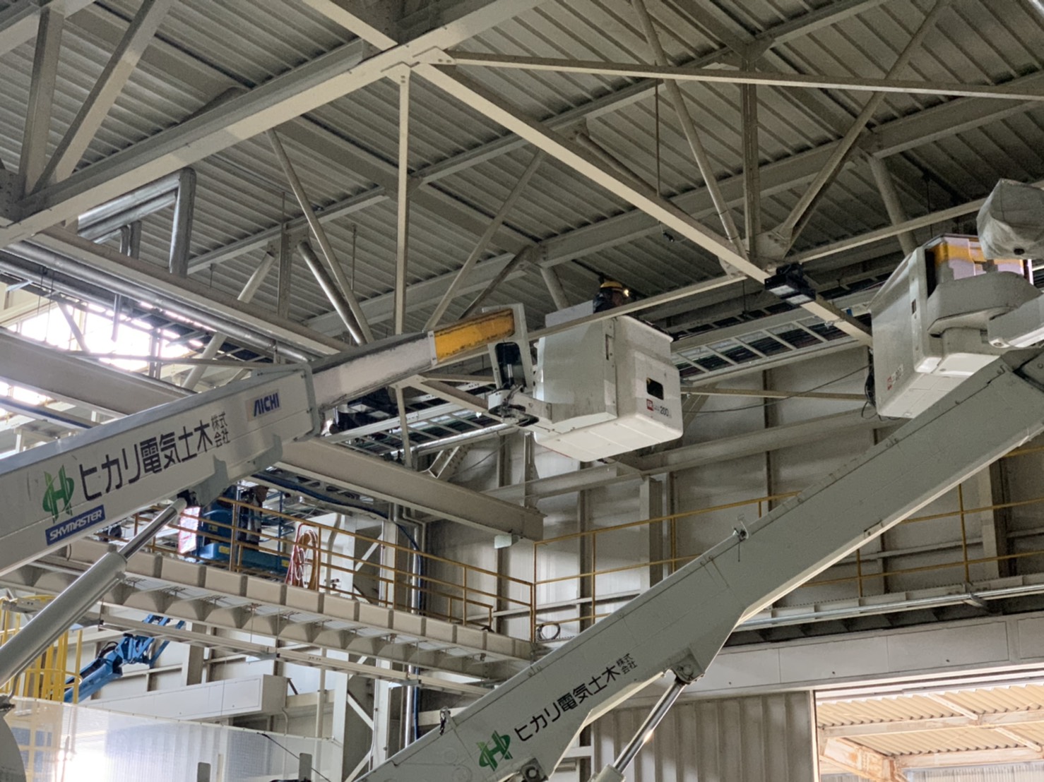 幹線ケーブル⼊線⼯事